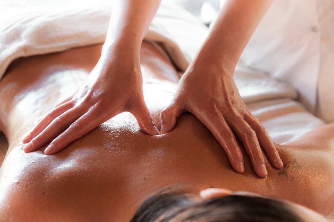 Handen tijdens een massage